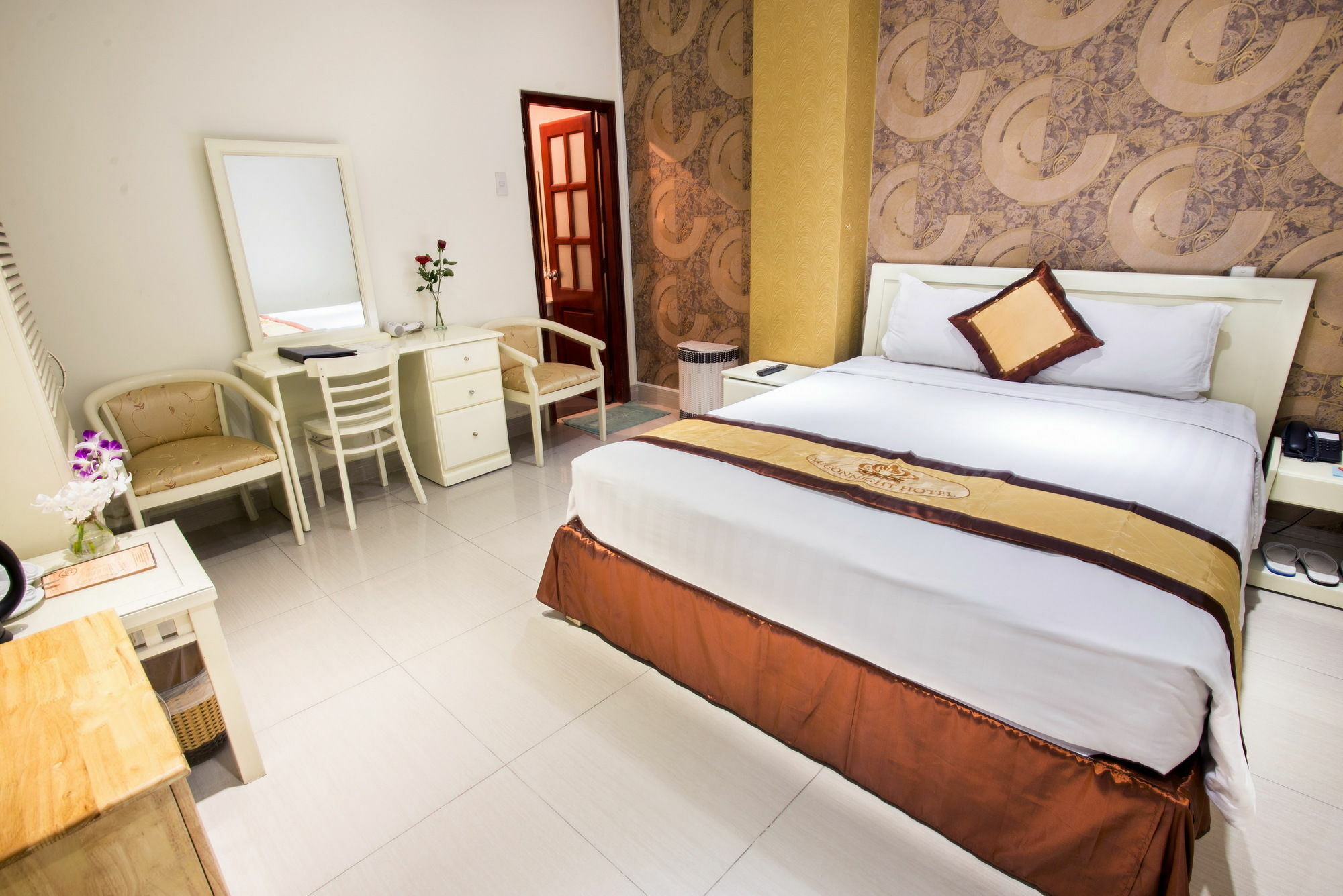 Hotel Saigon Night